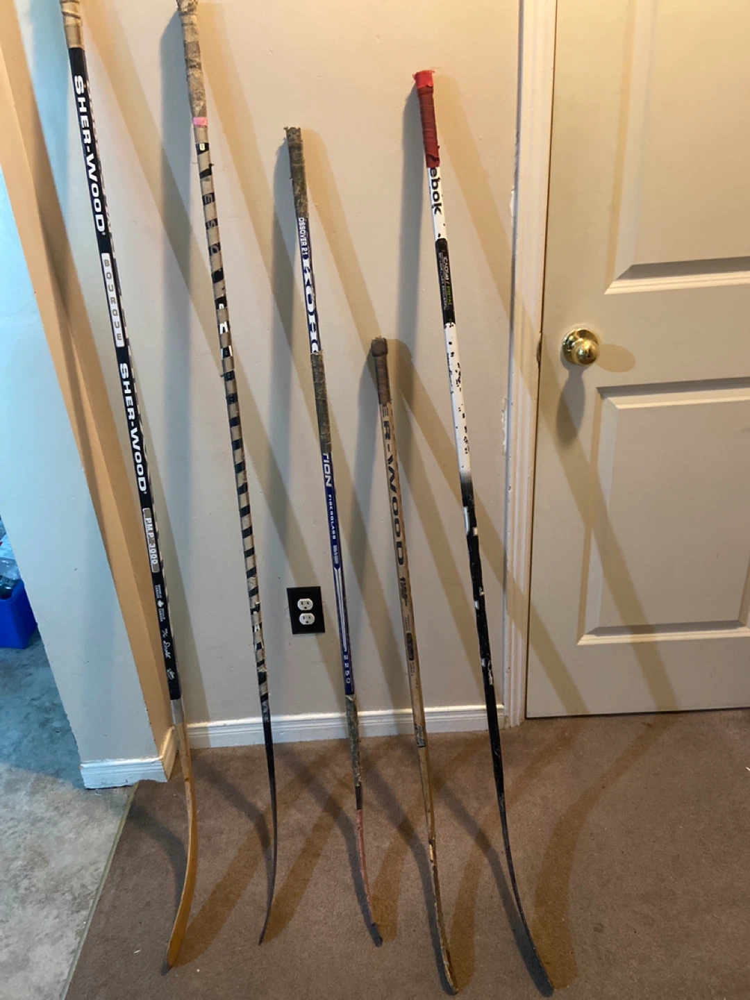 Assorted Hockey Sticks - Sherwood, Reebok, KOHO - photo 2