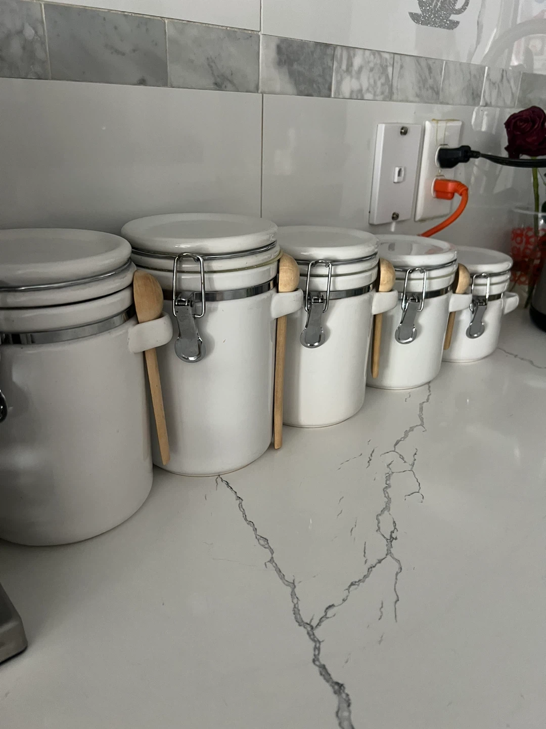 Set of 5 White Ceramic Canisters with Wooden Spoons - photo 2