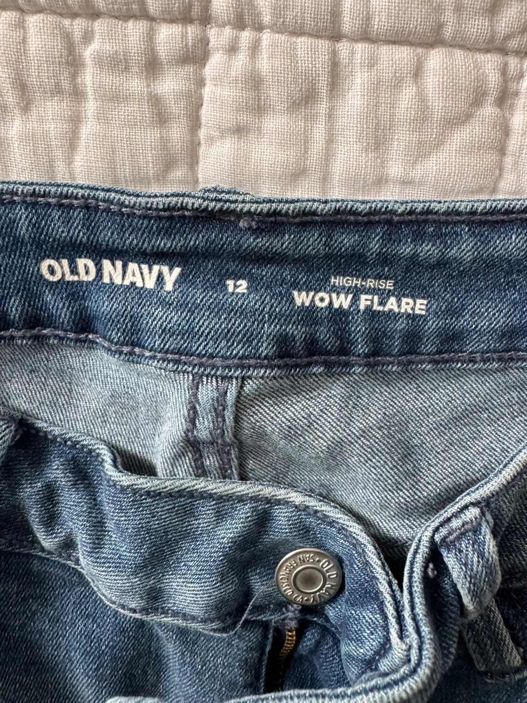 Old Navy Women's High-Rise Wow Flare Jeans Size 12 - photo 2