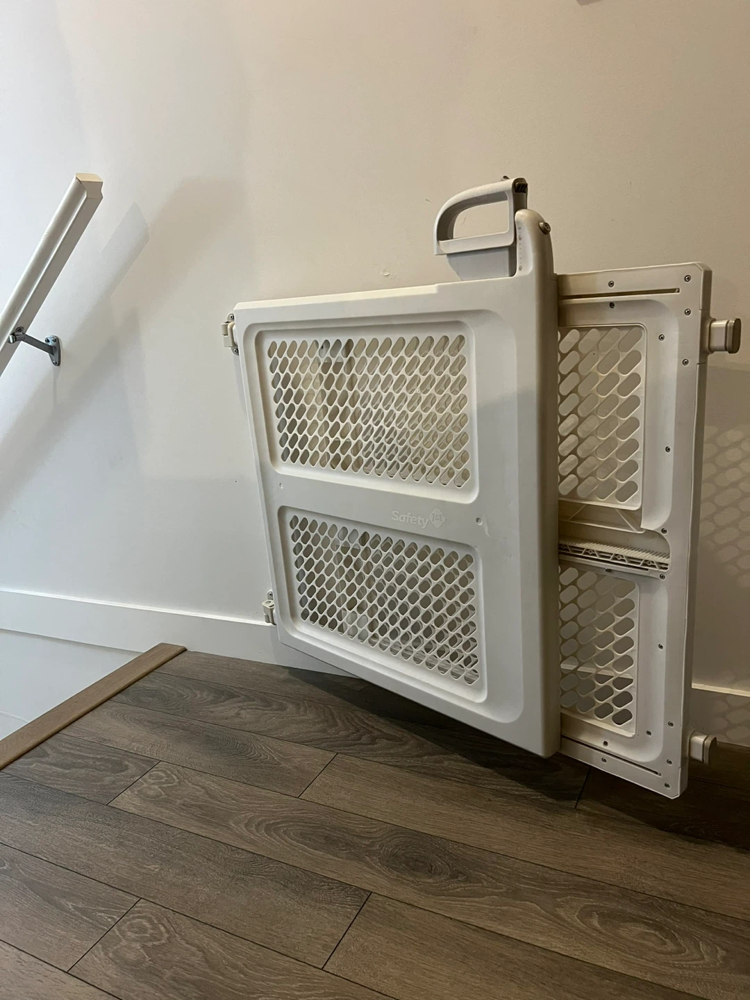 Safety 1st White Mounted Baby Gate - photo 3