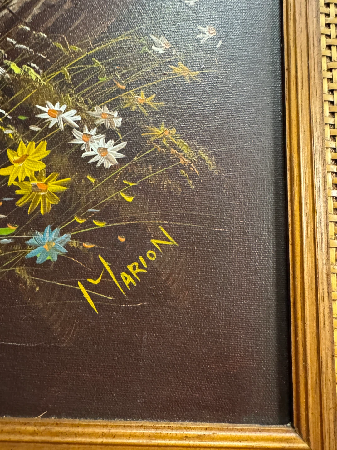 Vintage floral still life oil painting of daises in  a  basket - photo 2