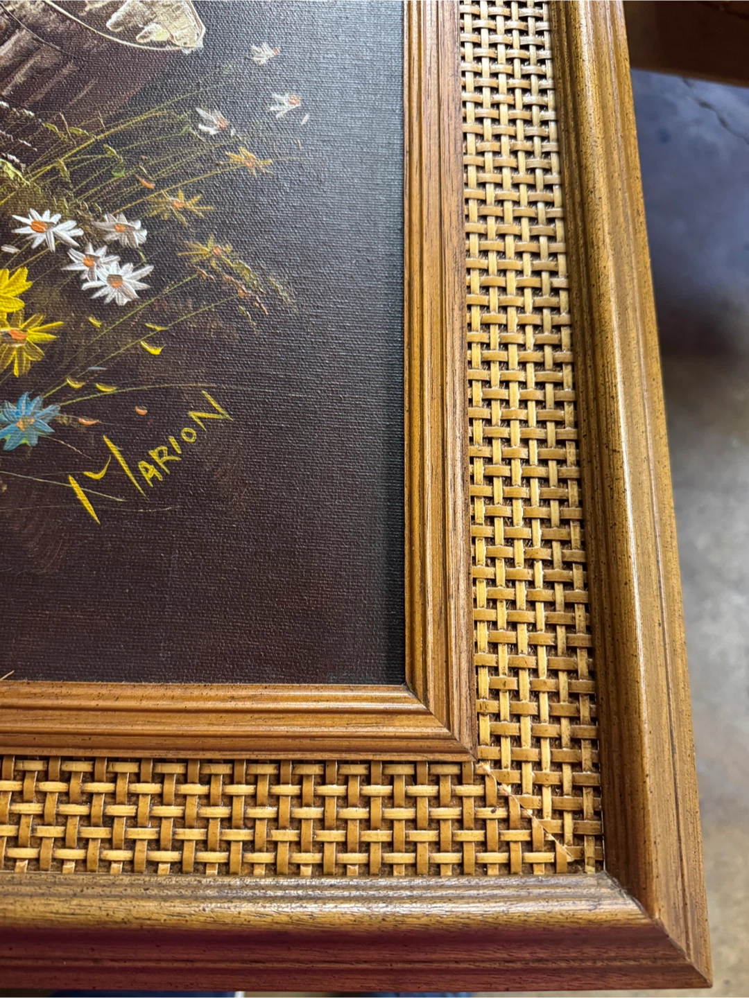 Vintage floral still life oil painting of daises in  a  basket - photo 3