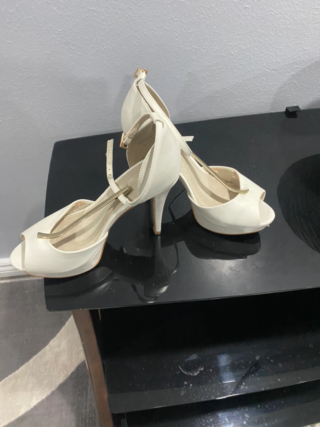ALDO Women's White Peep-Toe Heels with Gold Accent - photo 2