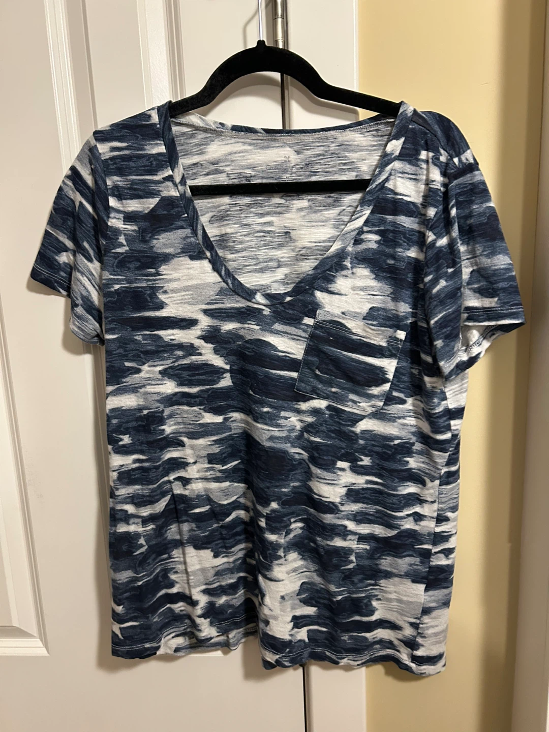 C&J Style Women's V-Neck Pocket Tee XL