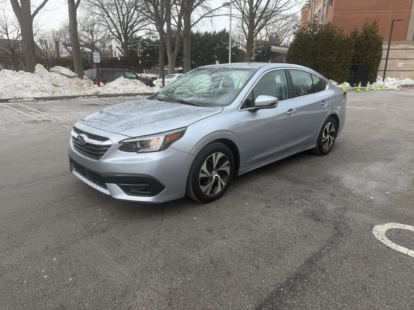 2021 Subaru Legacy Silver Sedan - photo 2