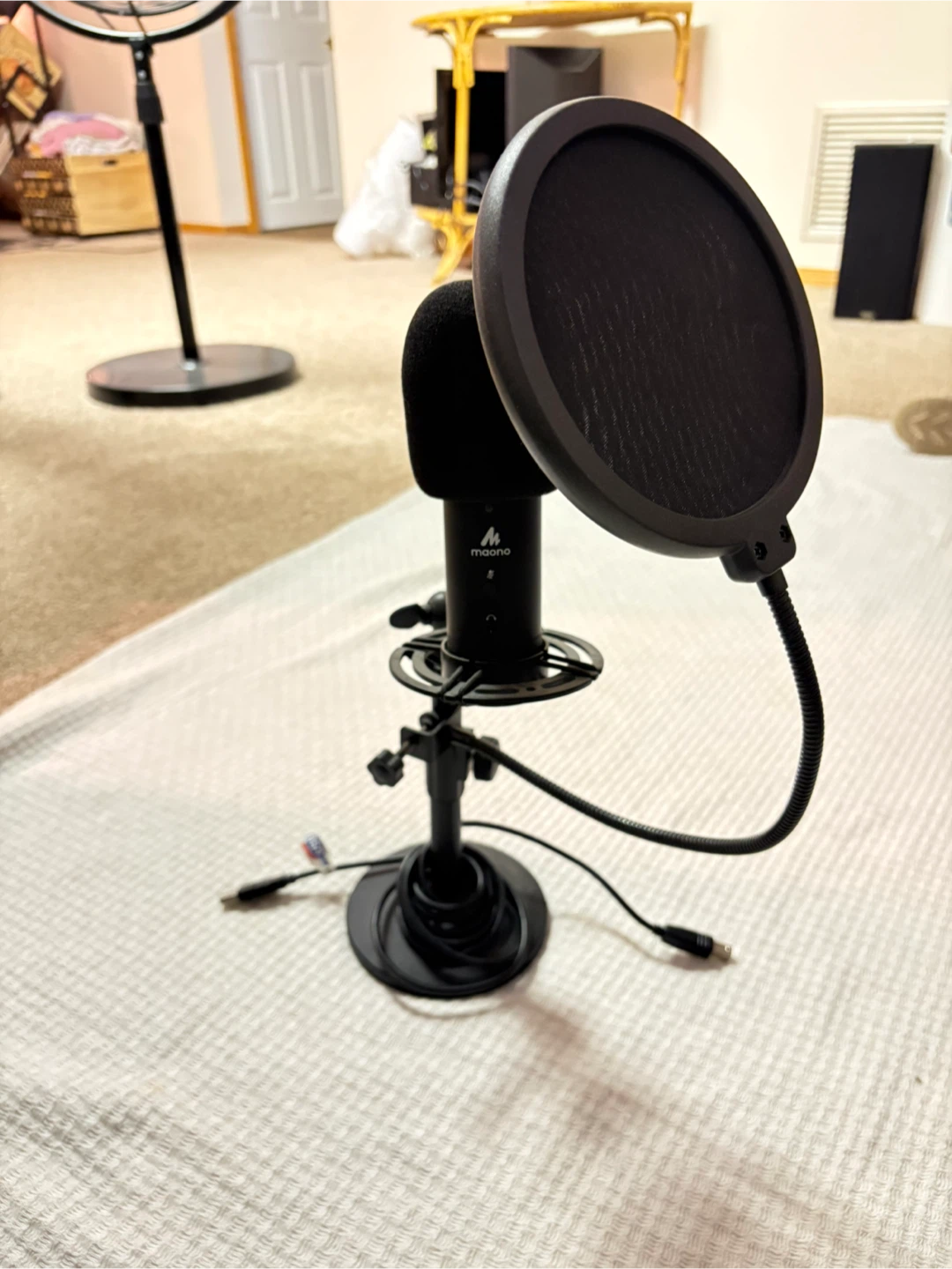 Maono Condenser Microphone with Pop Filter
