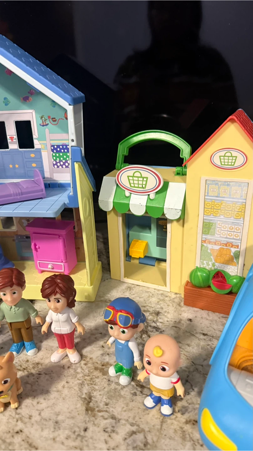 CoComelon Little People House, Store, Car, and Figures Playset - photo 3