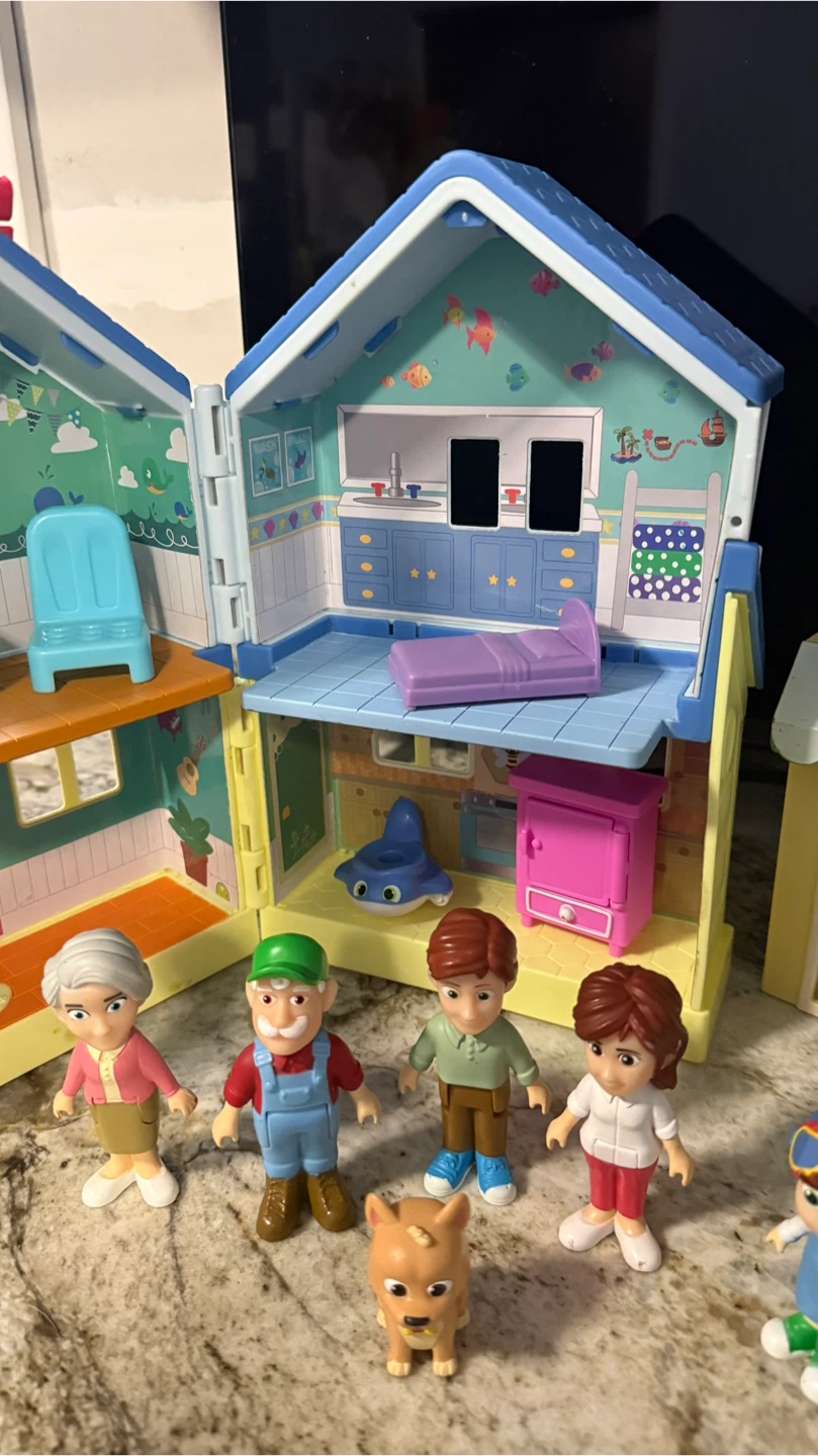 CoComelon Little People House, Store, Car, and Figures Playset - photo 2