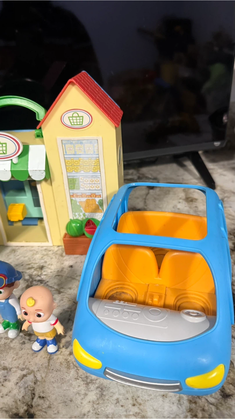 CoComelon Little People House, Store, Car, and Figures Playset - photo 4
