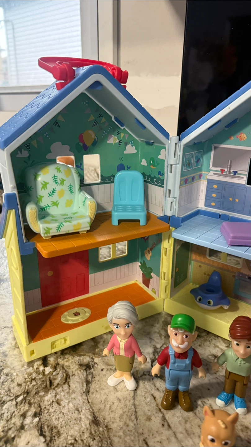 CoComelon Little People House, Store, Car, and Figures Playset - photo 5