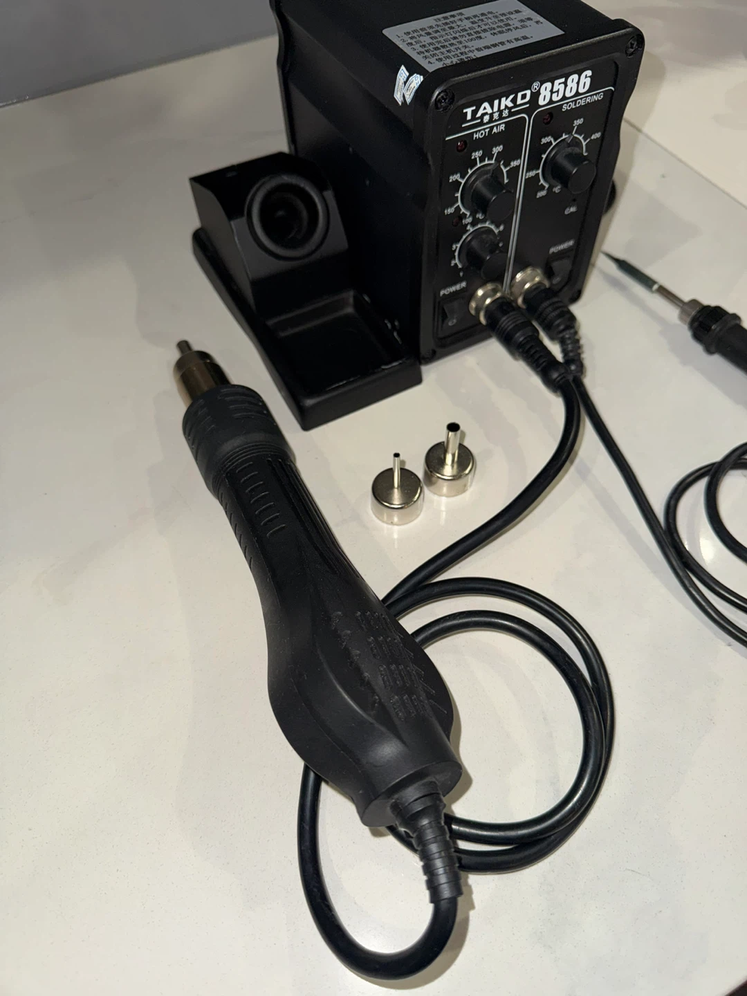 TAIKO 8586 Hot Air Rework Station Soldering Iron - photo 3