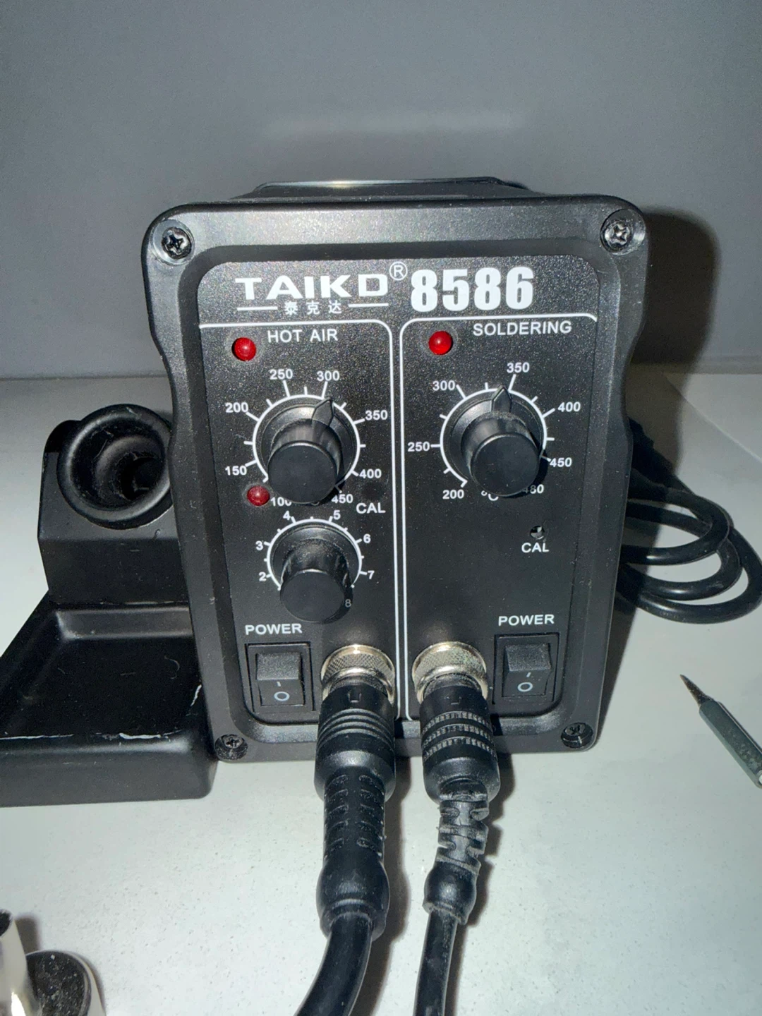 TAIKO 8586 Hot Air Rework Station Soldering Iron - photo 2