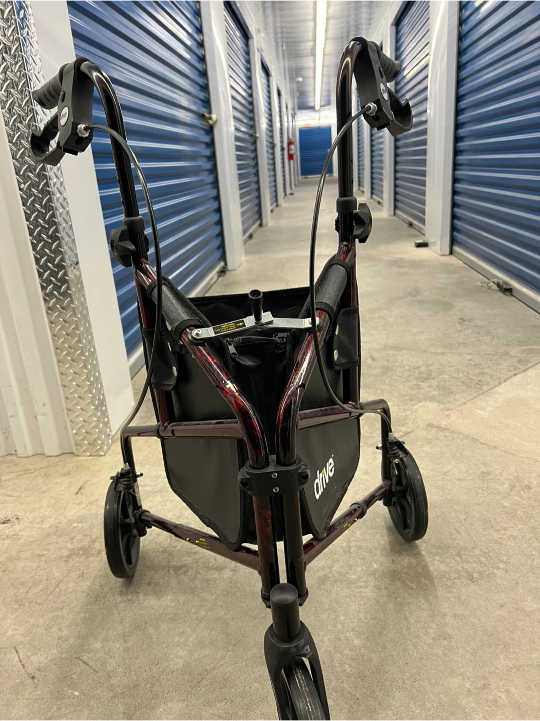 Drive Medical 3-Wheel Rollator Walker - photo 3