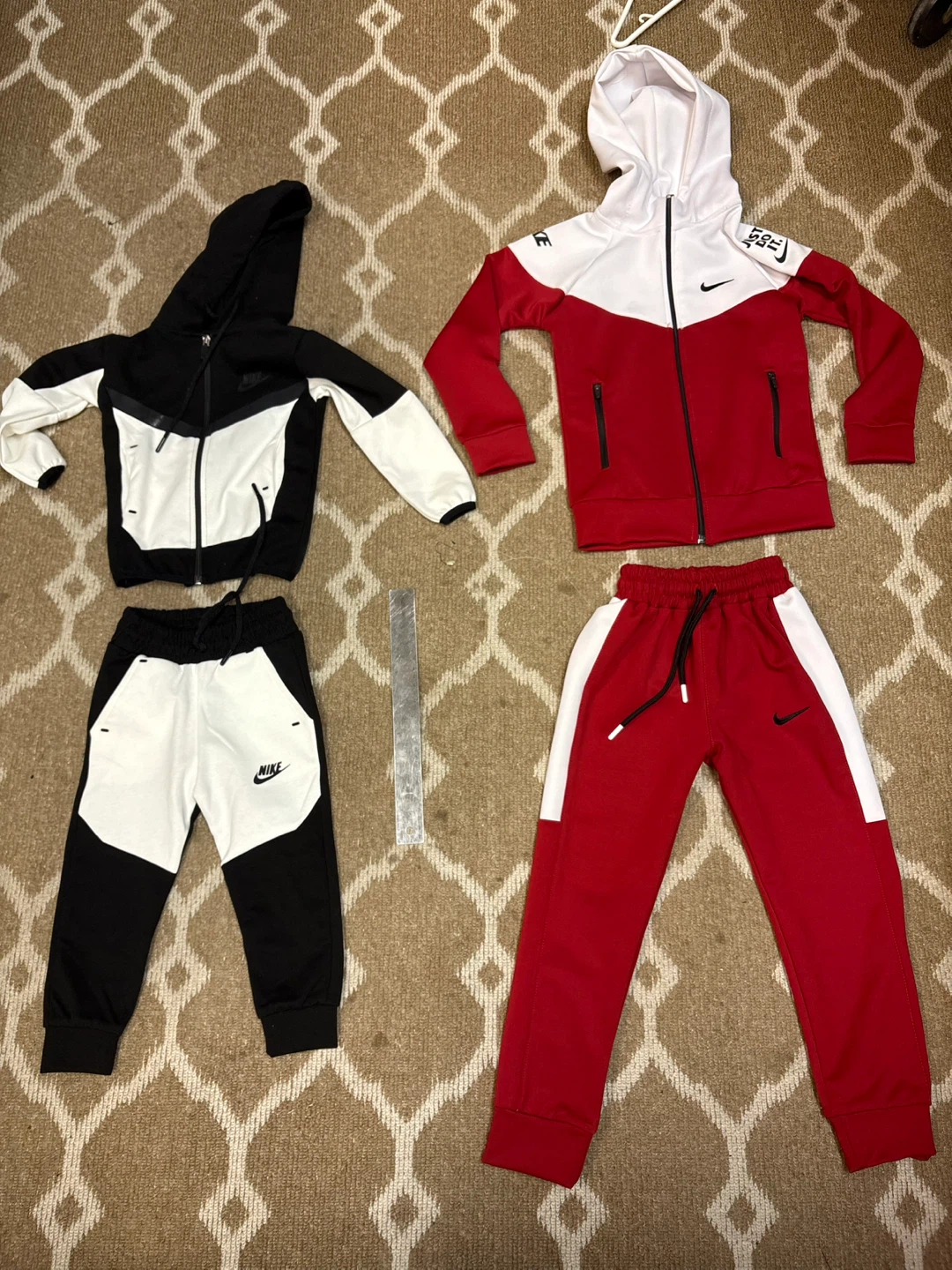 Nike Tracksuits - 3 Sets - photo 2
