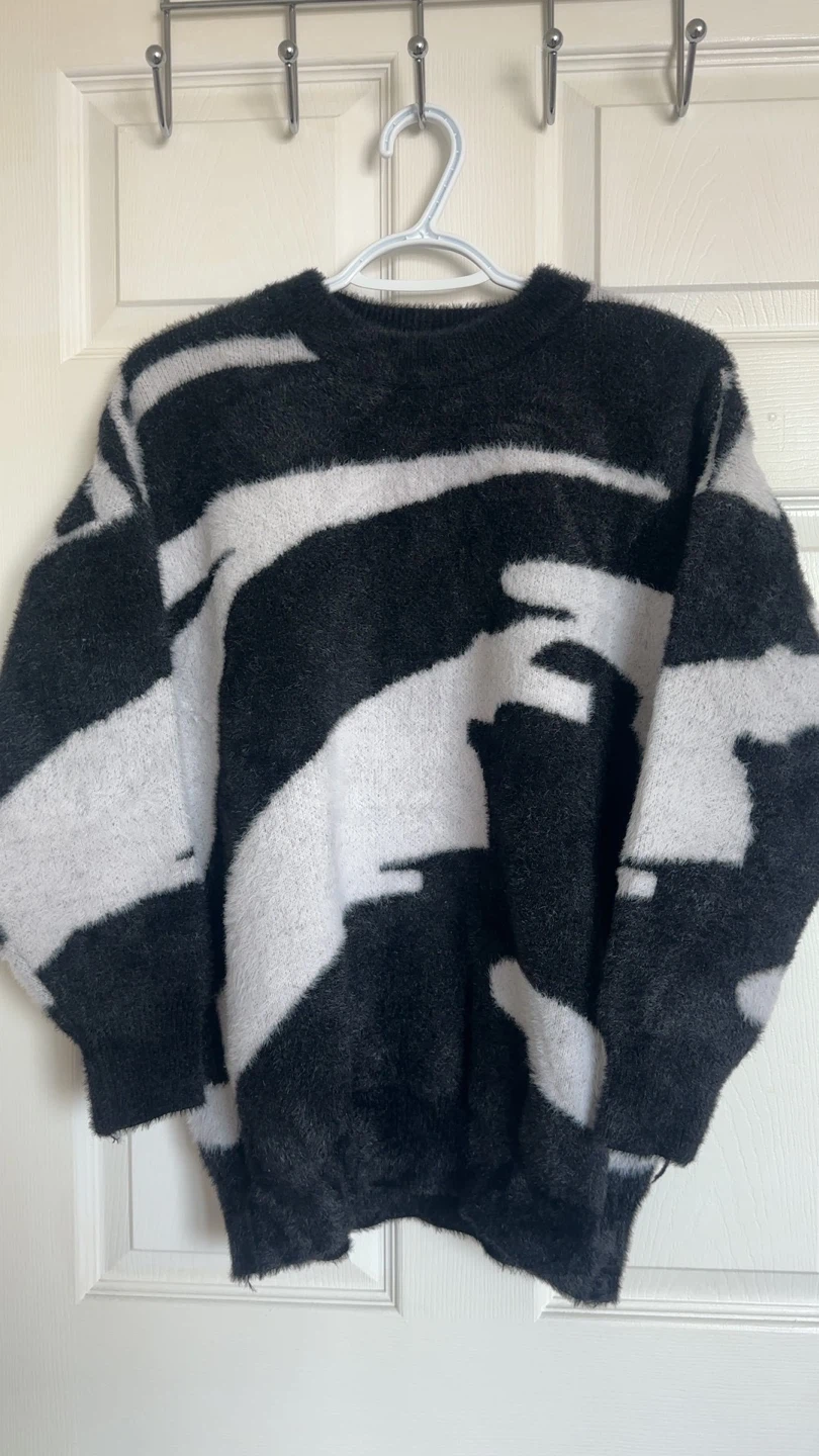 Fluffy Black & White Abstract Sweater - photo 2