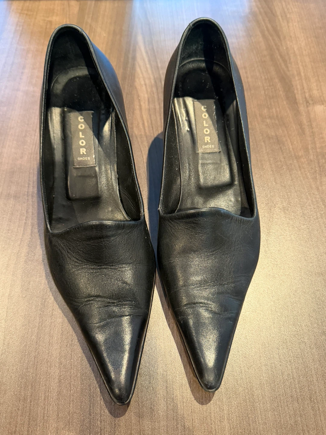COLOR Black Leather Pointed Toe Heels