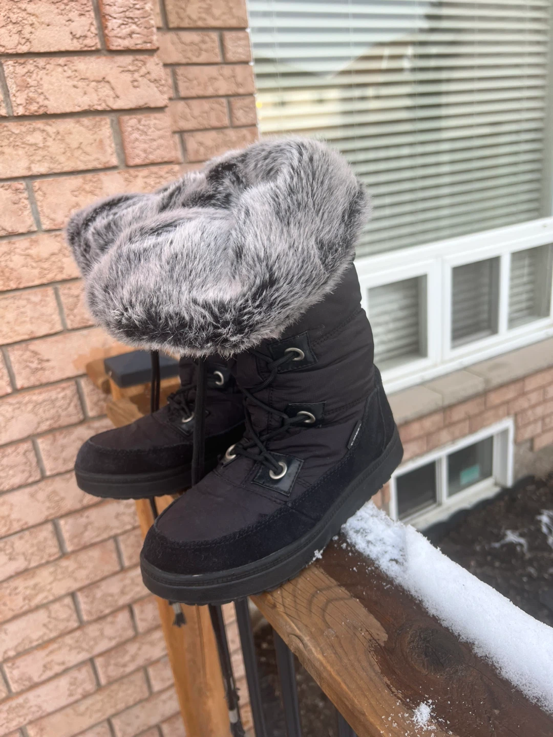 Size 7 Windriver boots - photo 3