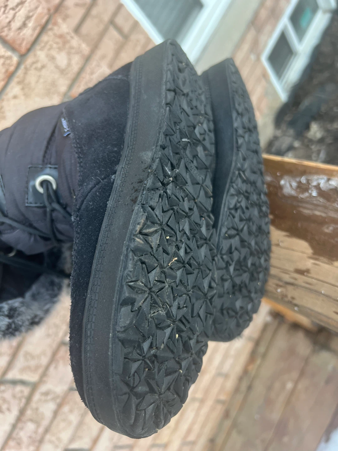 Size 7 Windriver boots - photo 4