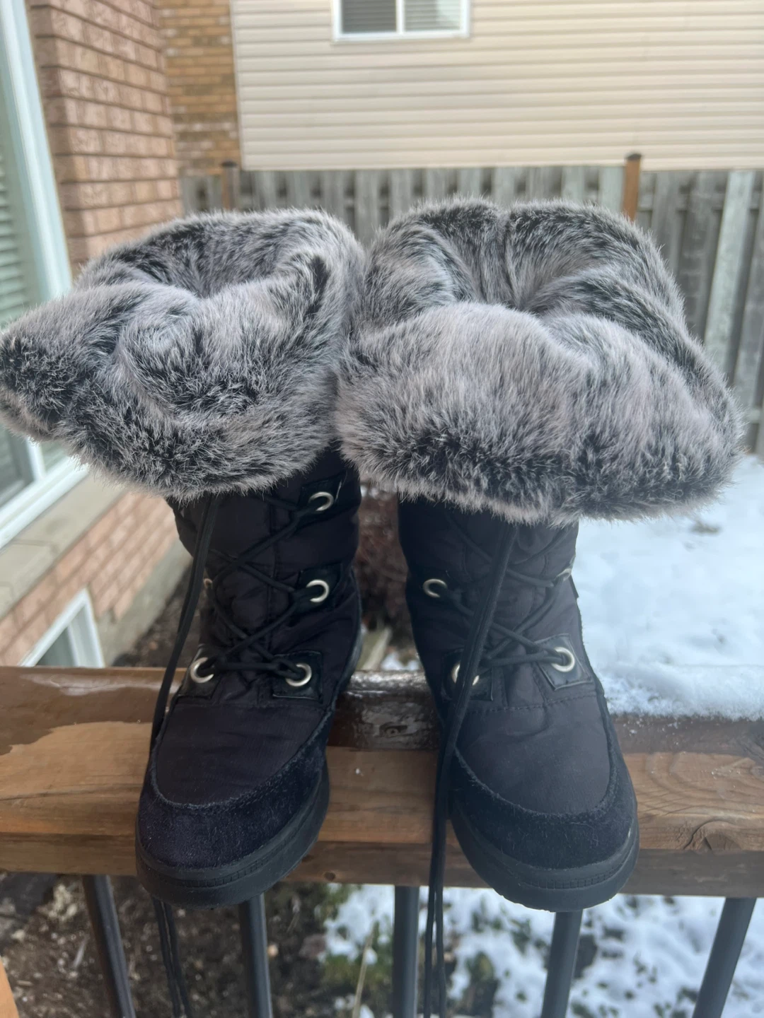 Size 7 Windriver boots - photo 2