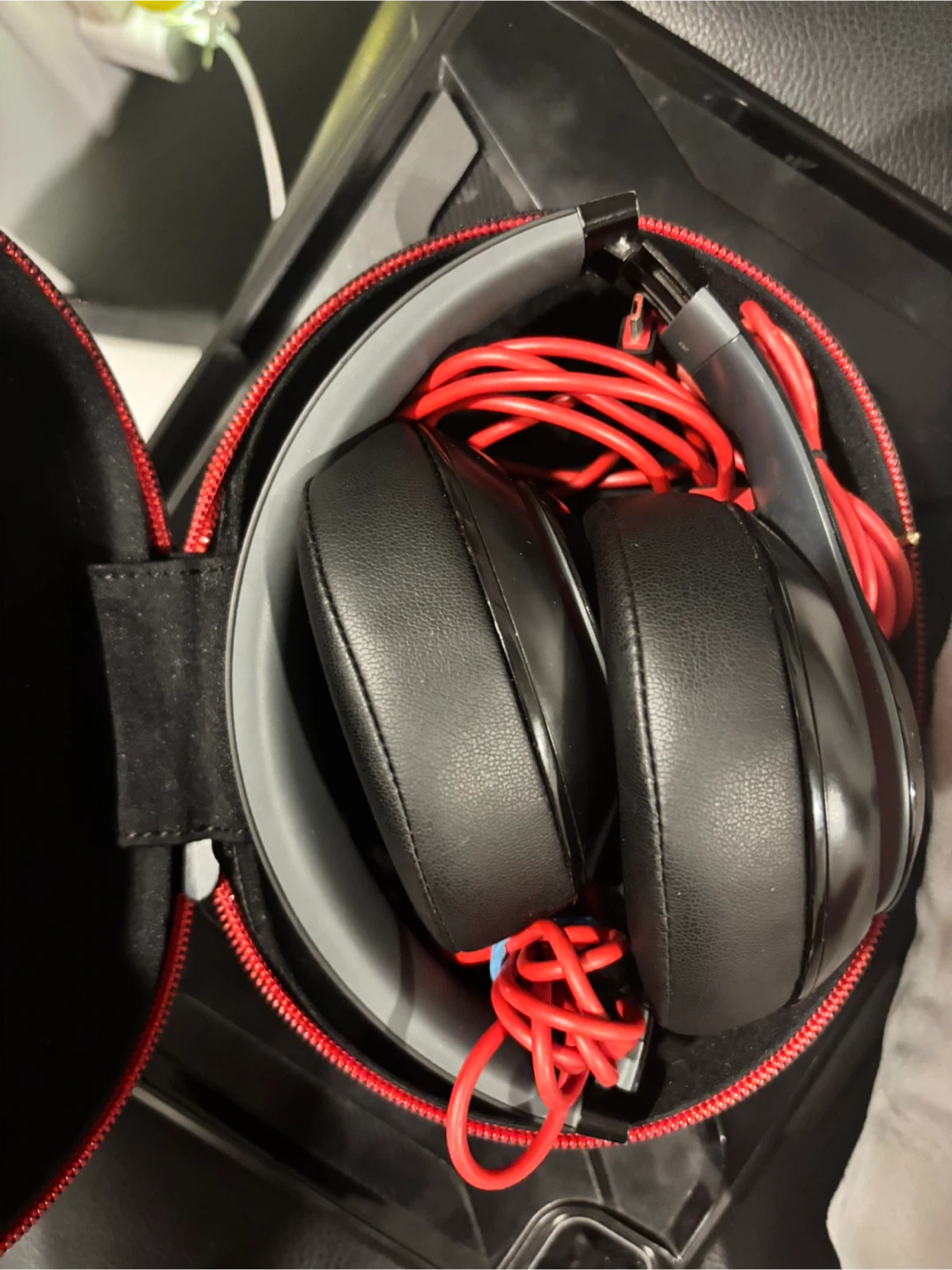 Beats Studio Wireless Over-Ear Headphones - Black/Red - photo 2