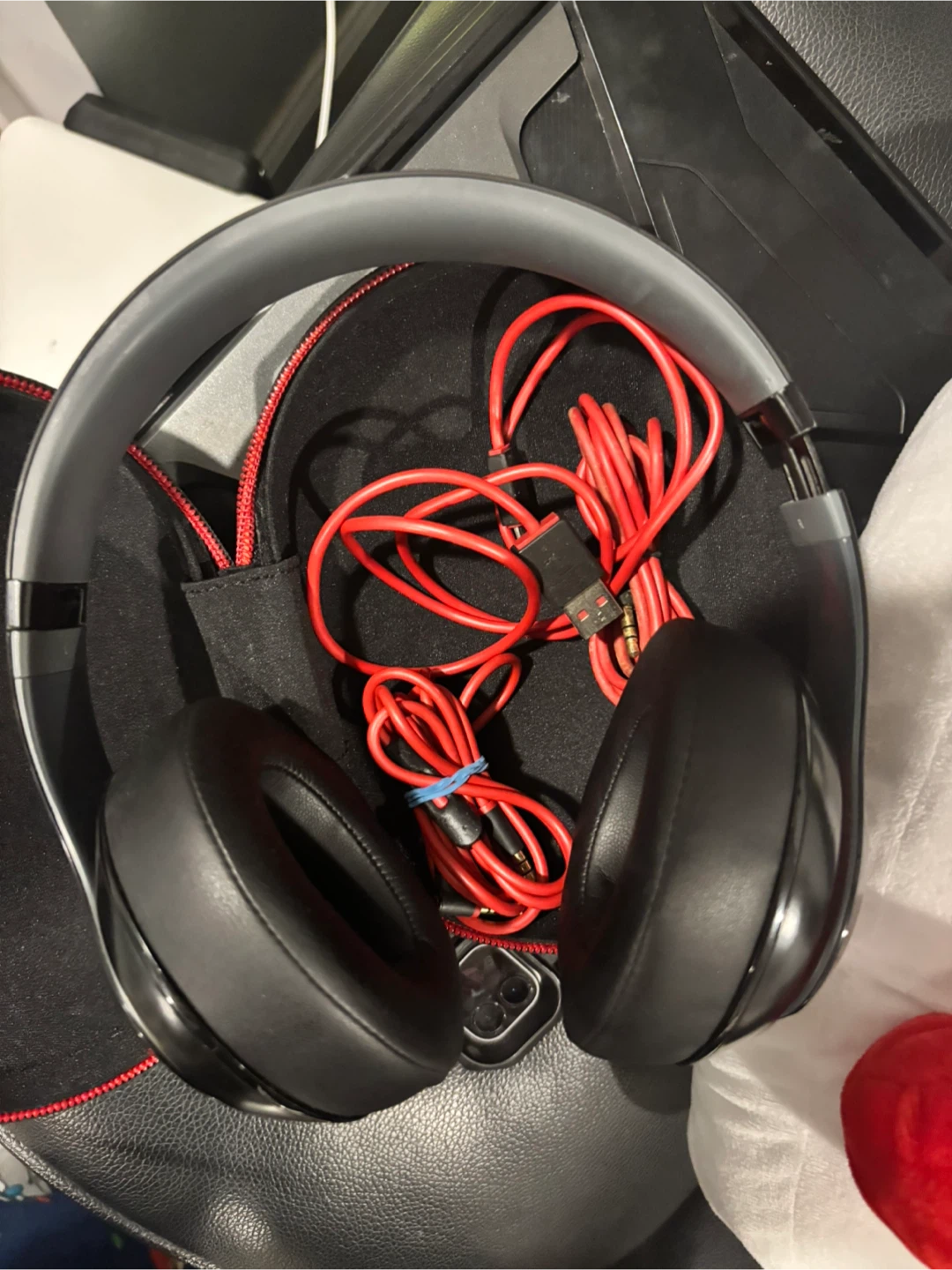 Beats Studio Wireless Over-Ear Headphones - Black/Red