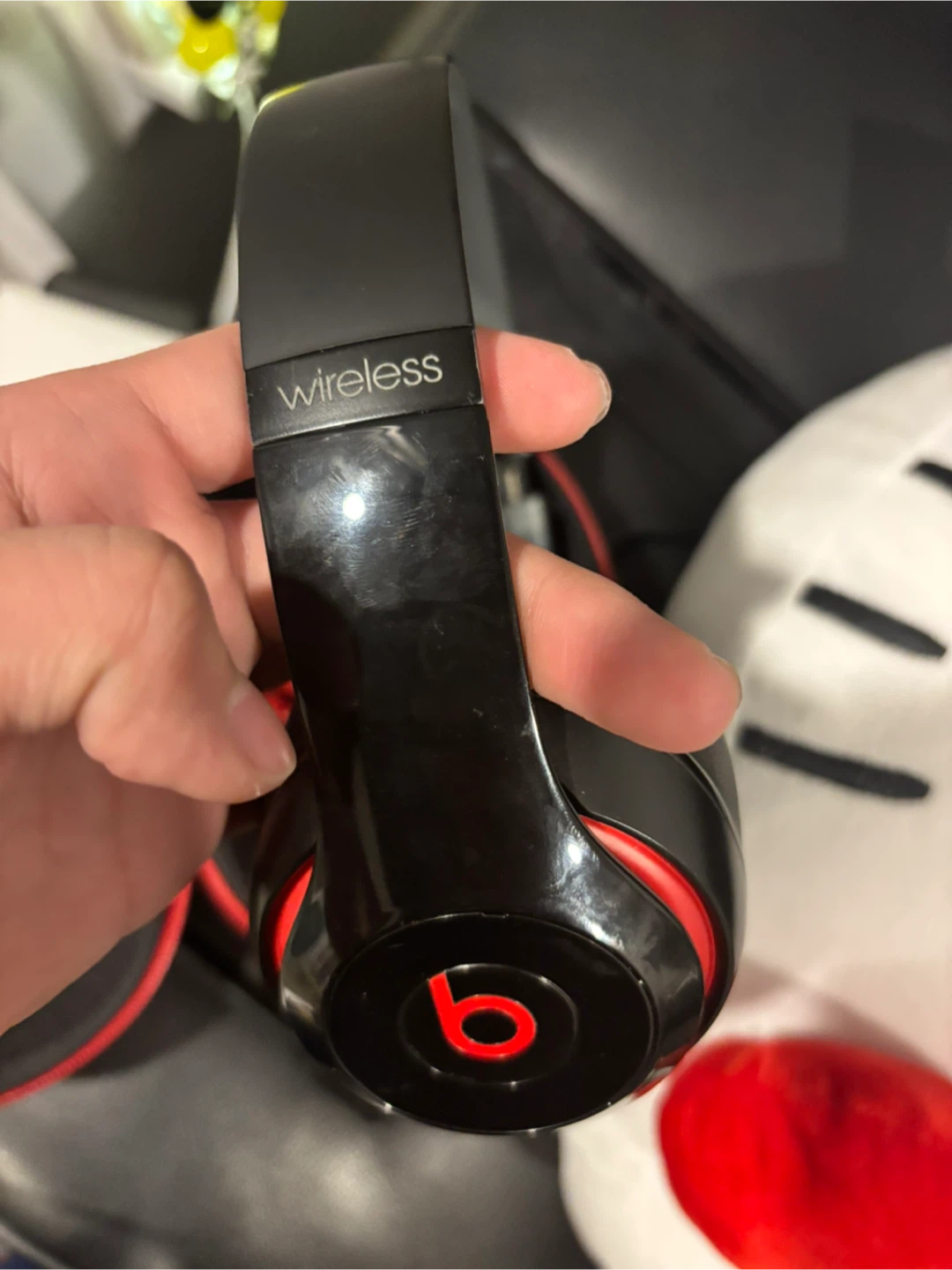 Beats Studio Wireless Over-Ear Headphones - Black/Red - photo 3