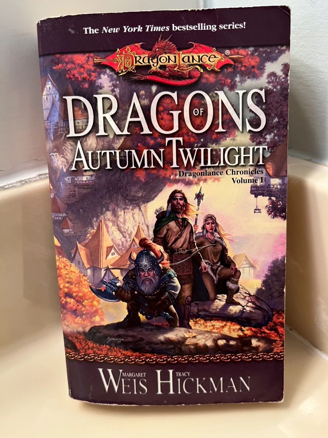 Dragonlance Chronicles Volume 1 Dragons of Autumn Twilight Book