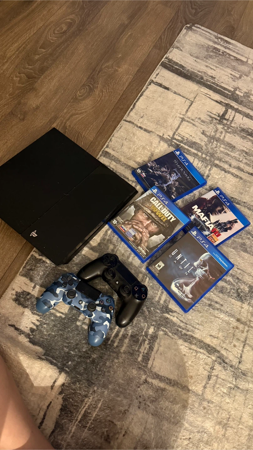 PlayStation 4 Console with 4 Games and 2 Controllers