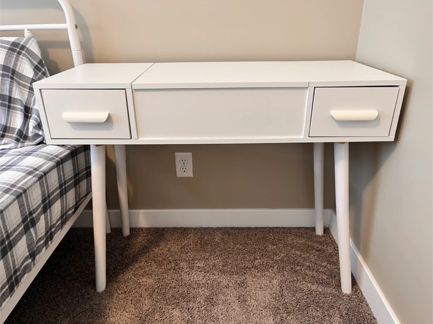 Vanity Table - photo 2