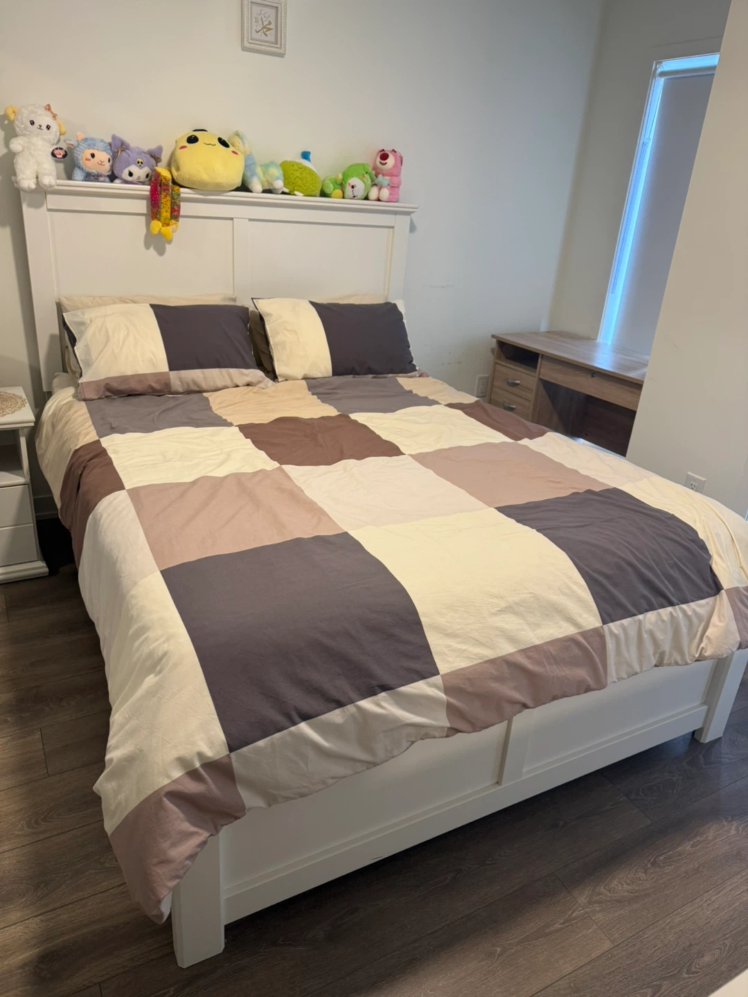 Bed frame + mattress