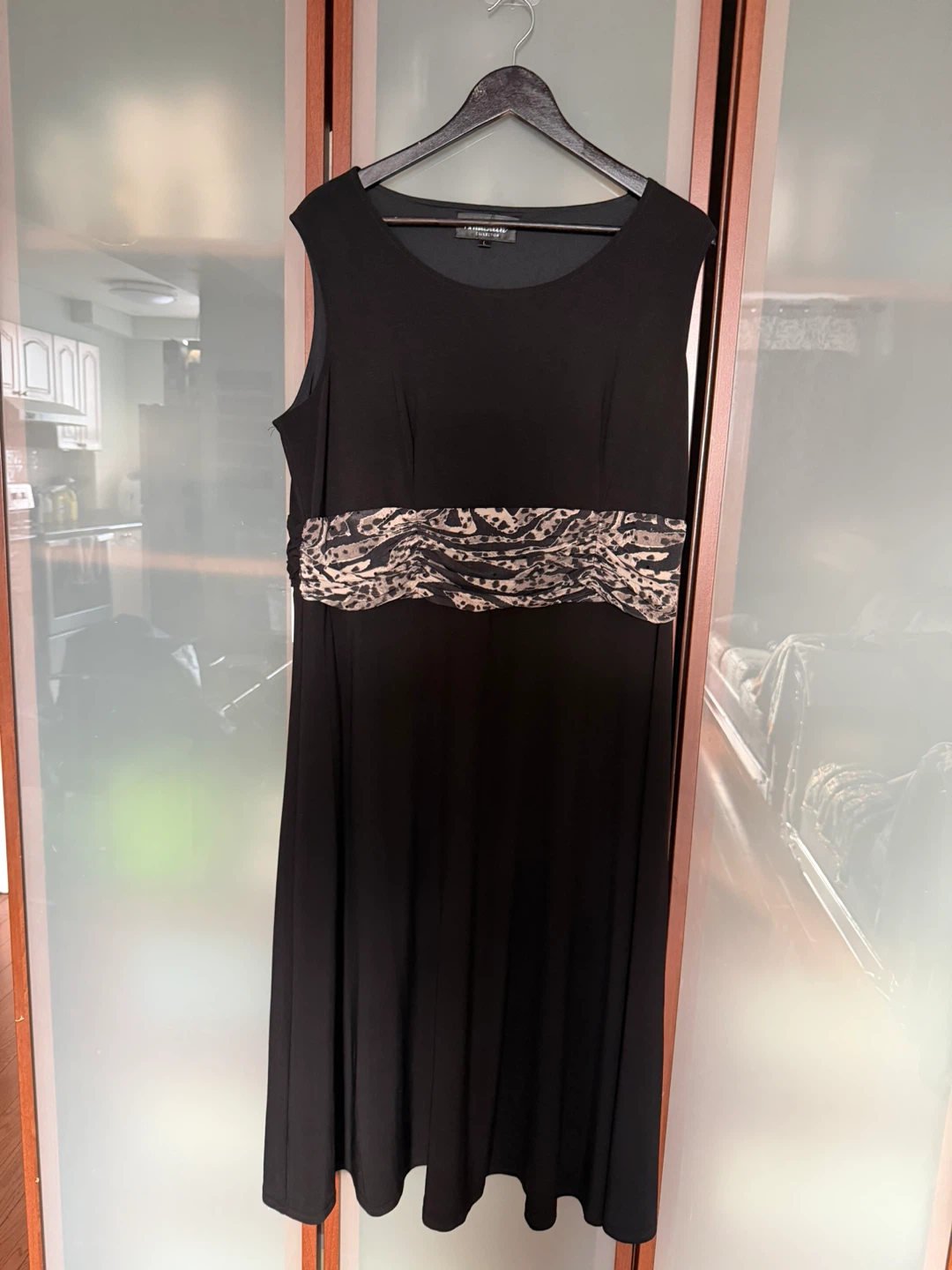 Ladies black formal dress with a jacket - photo 2