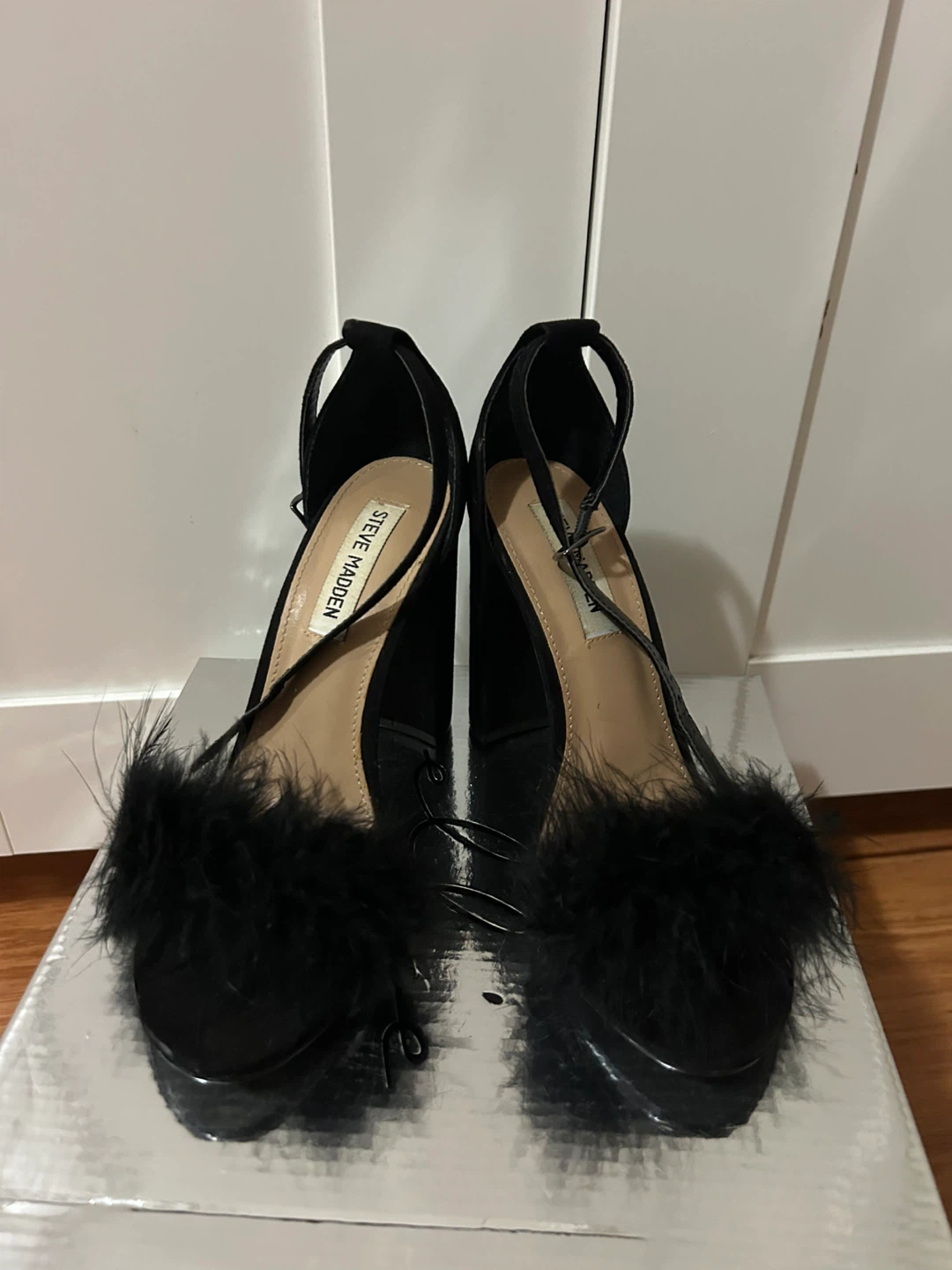 Steve Madden Black Feather Platform Heels Size 8