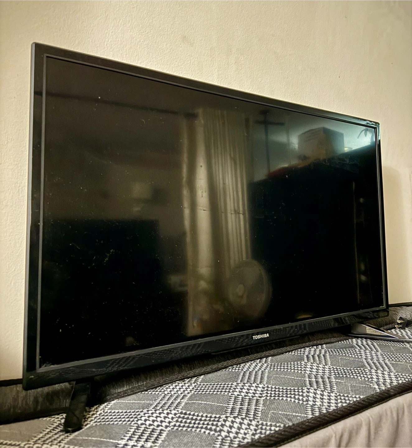 Toshiba 32" HD TV - photo 2