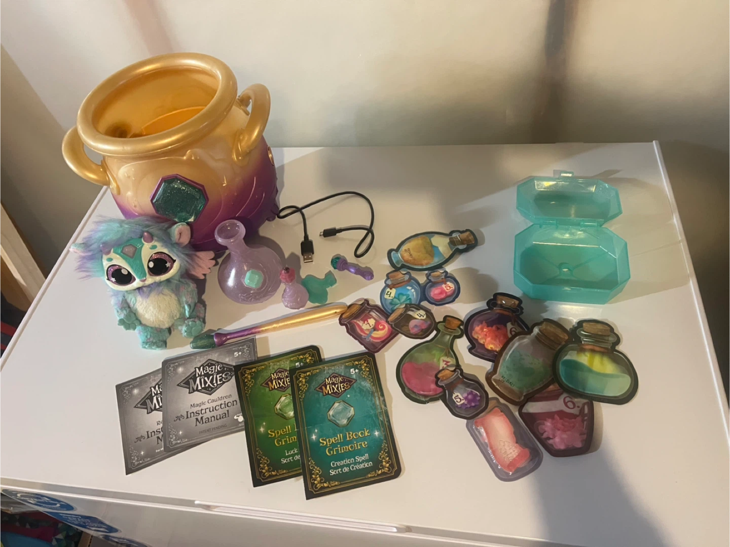 Magic Mixies Magical Misting Cauldron Playset with Plush Toy - photo 2