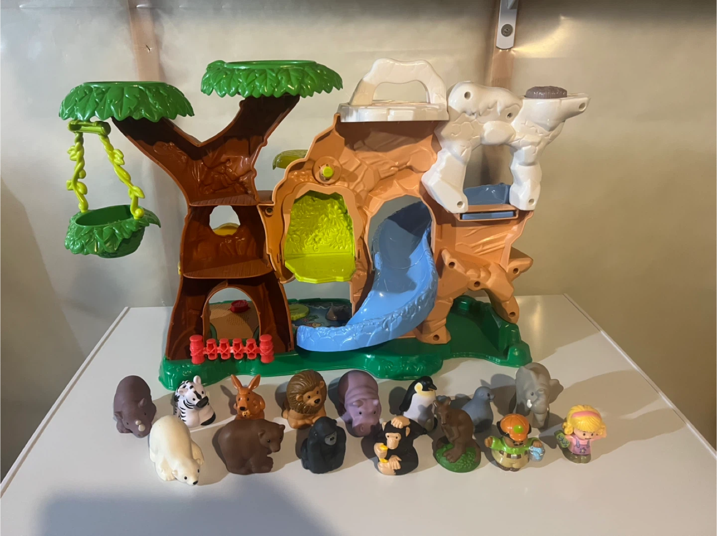 Fisher-Price Little People Zoo Playset with Animals and Figures - photo 2
