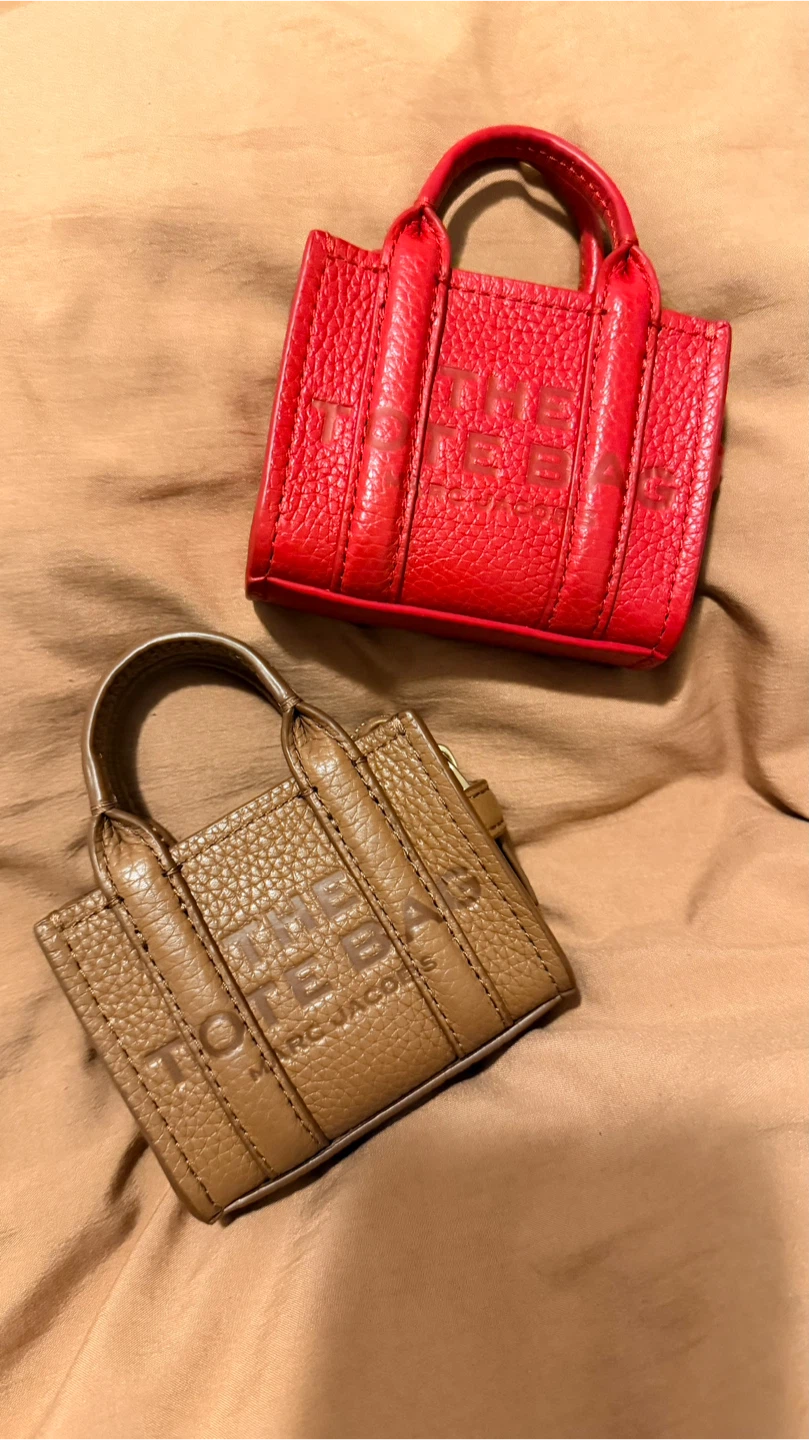 The Marc Jacobs Mini Tote Bag Keychain Charm - Red & Tan