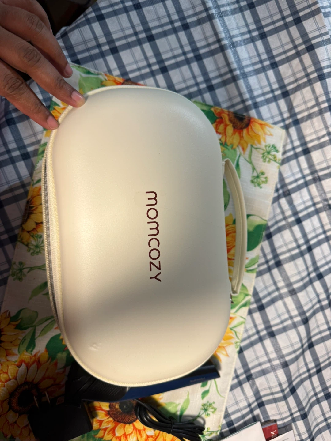 Momcozy breast pump M5