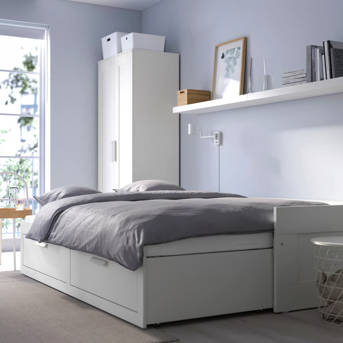 White Daybed with 2 Twin Mattresses