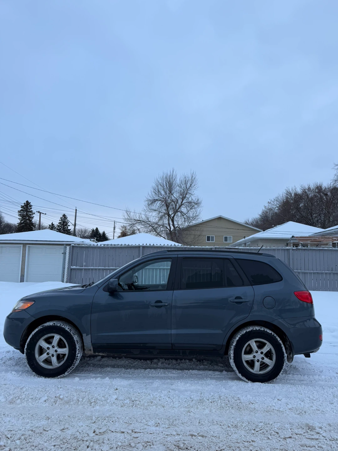 Hyundai Santa Fe SUV - photo 2