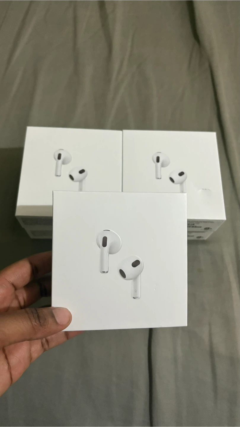 Apple AirPods (3rd generation) with MagSafe Charging Case