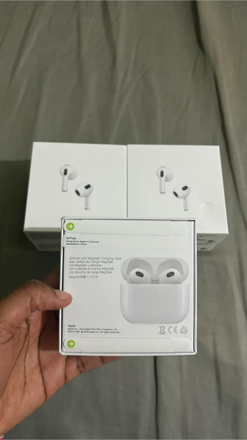 Apple AirPods (3rd generation) with MagSafe Charging Case - photo 2
