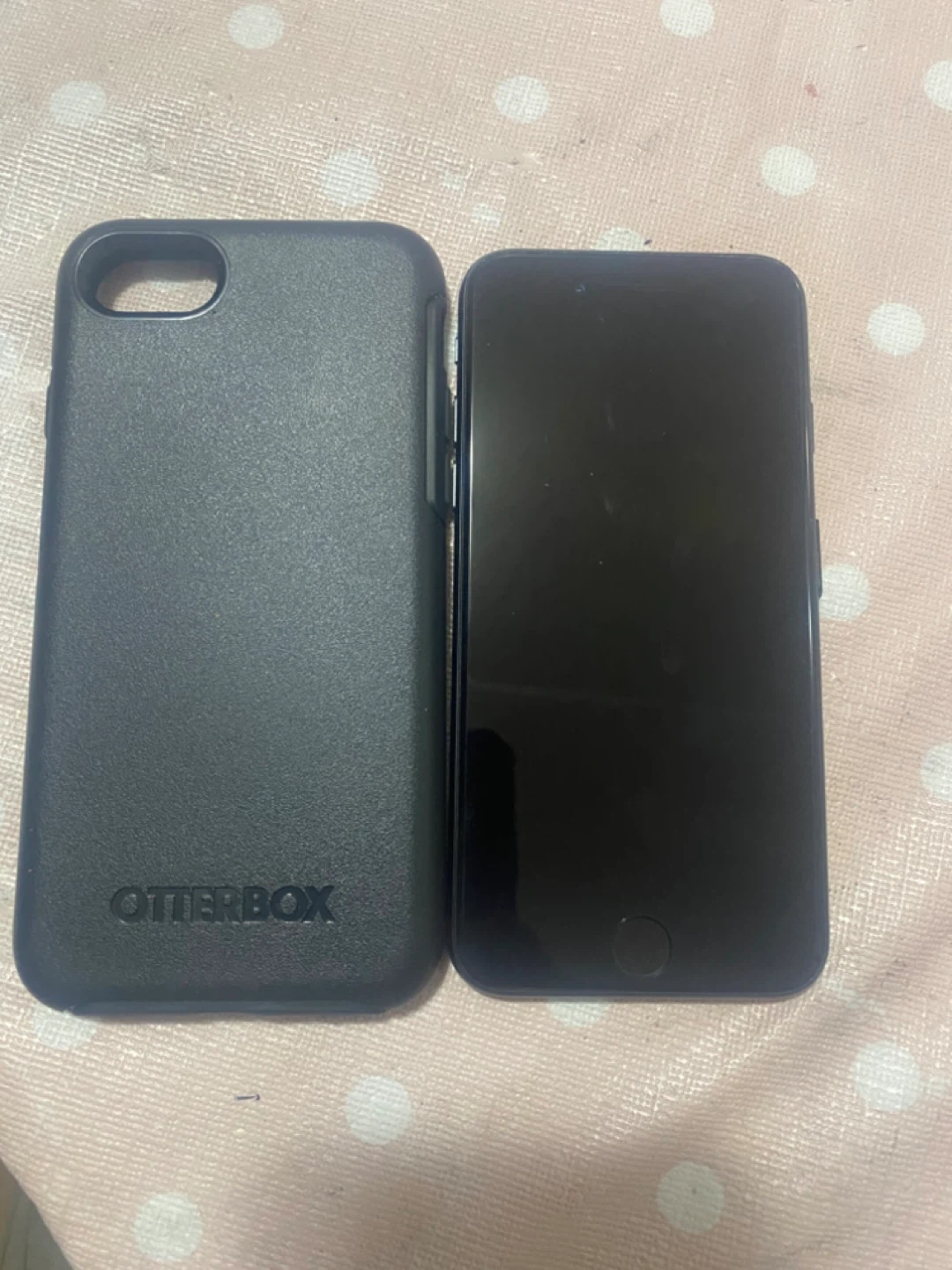 iPhone SE with OtterBox Case (Unlocked)