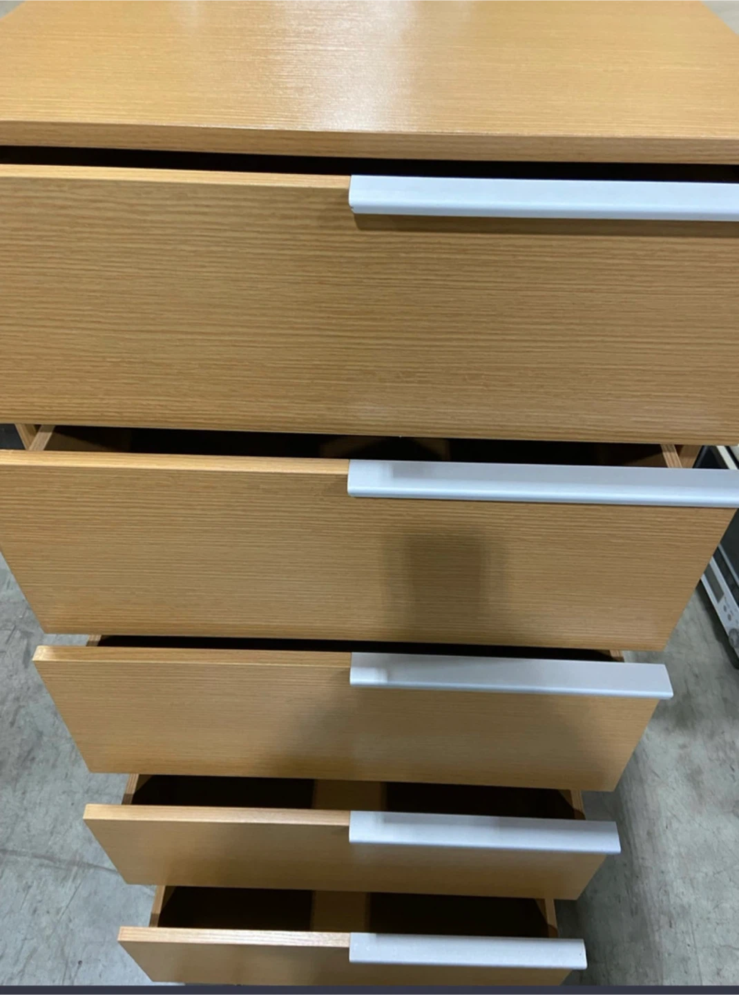 Move out sale !!! Wooden Dresser with 5 Drawers