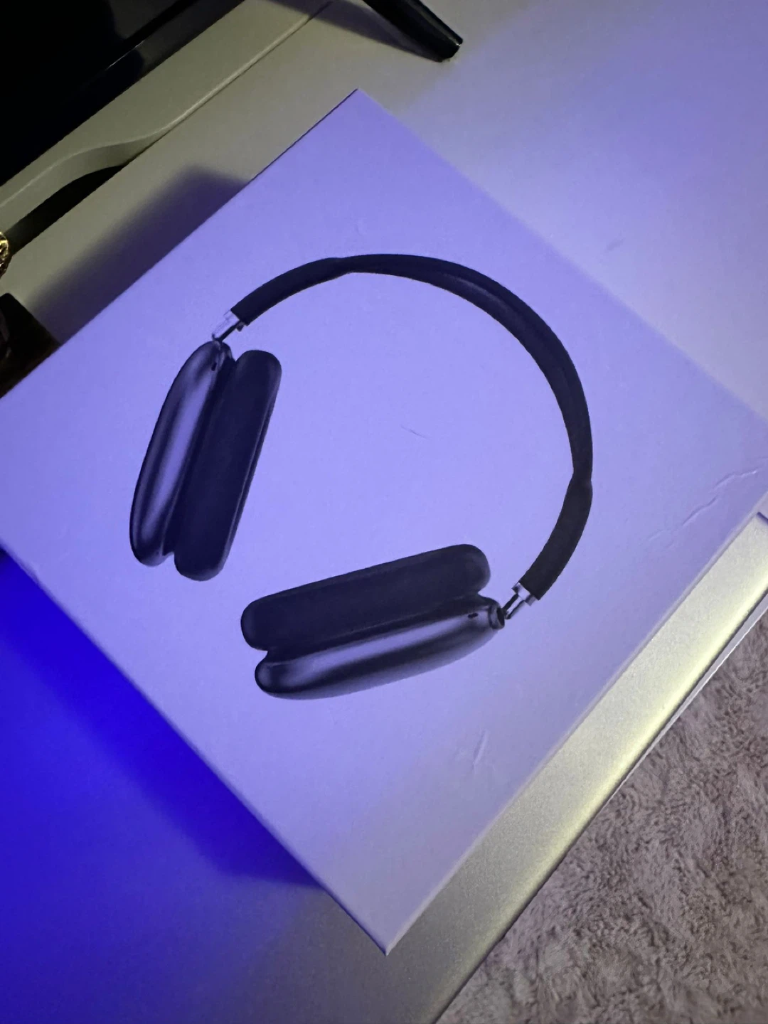 Apple AirPods Max Headphones send offers