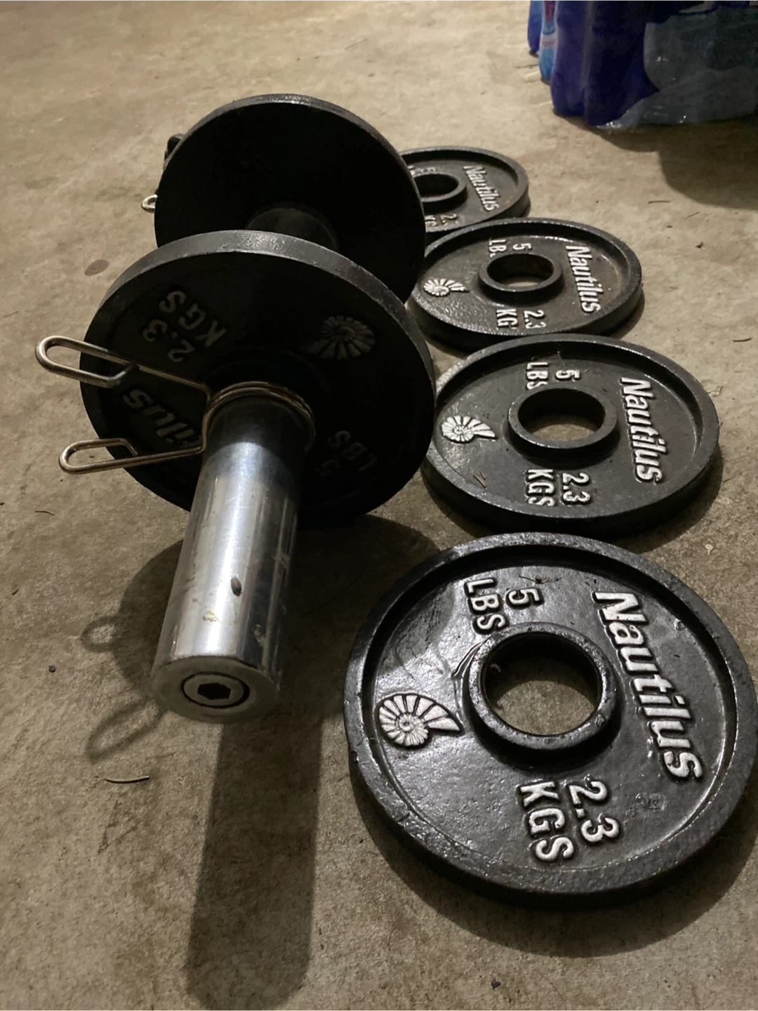 $25 Nautilus Dumbbell Set with 6x- 5lb Weight Plates - photo 2
