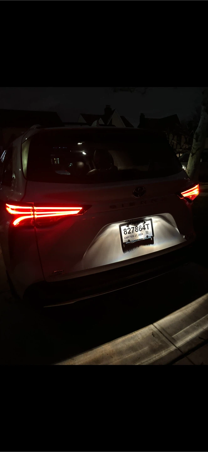 Toyota Sienna Minivan - photo 2