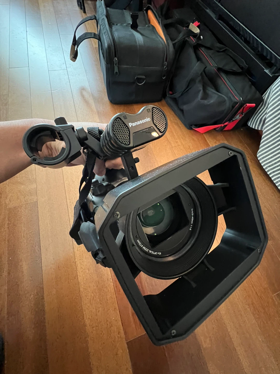 Panasonic AG-DVX100 3CCD Professional Camcorder - photo 4