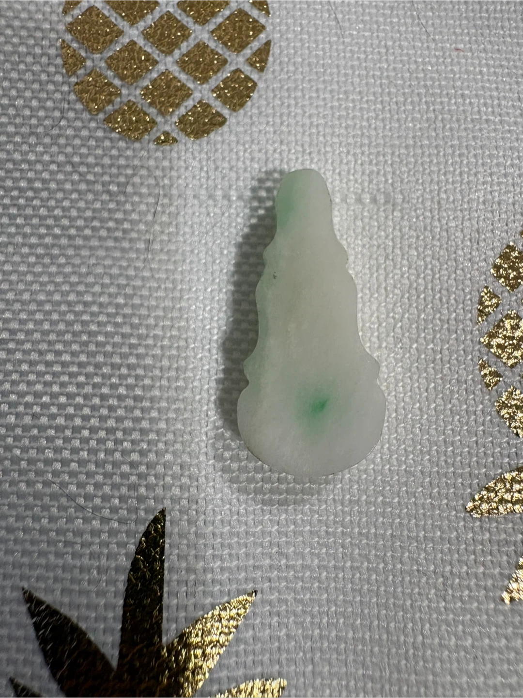 Carved Guanyin Jadeite Jade Pendant (CERTIFIED) - photo 2