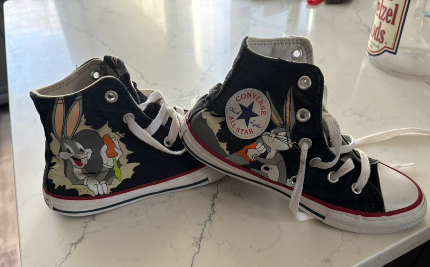 Bugs Bunny High Top Converse Kids Sneakers Size 13 1/2 EUC
