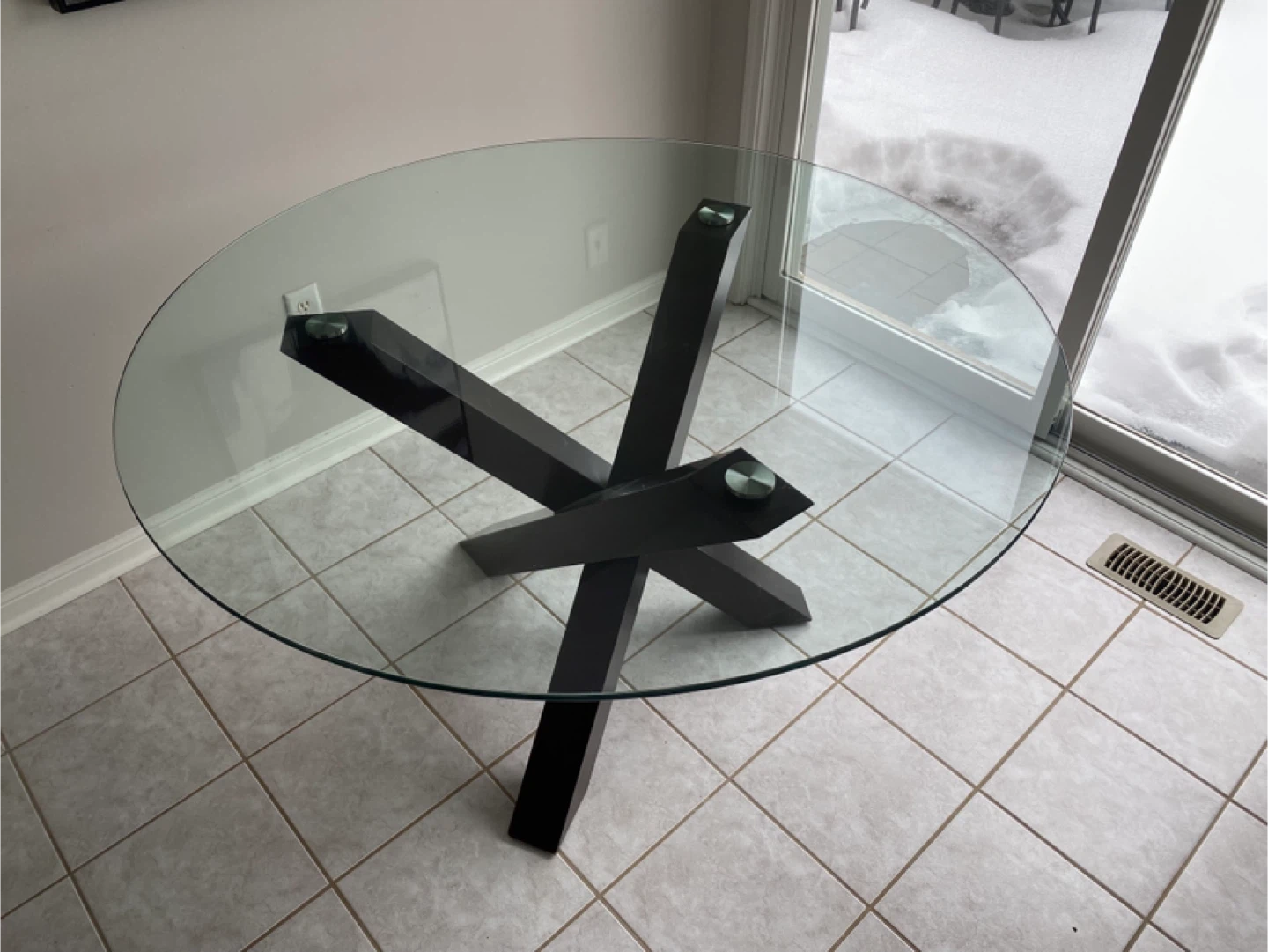 Round glass kitchen table